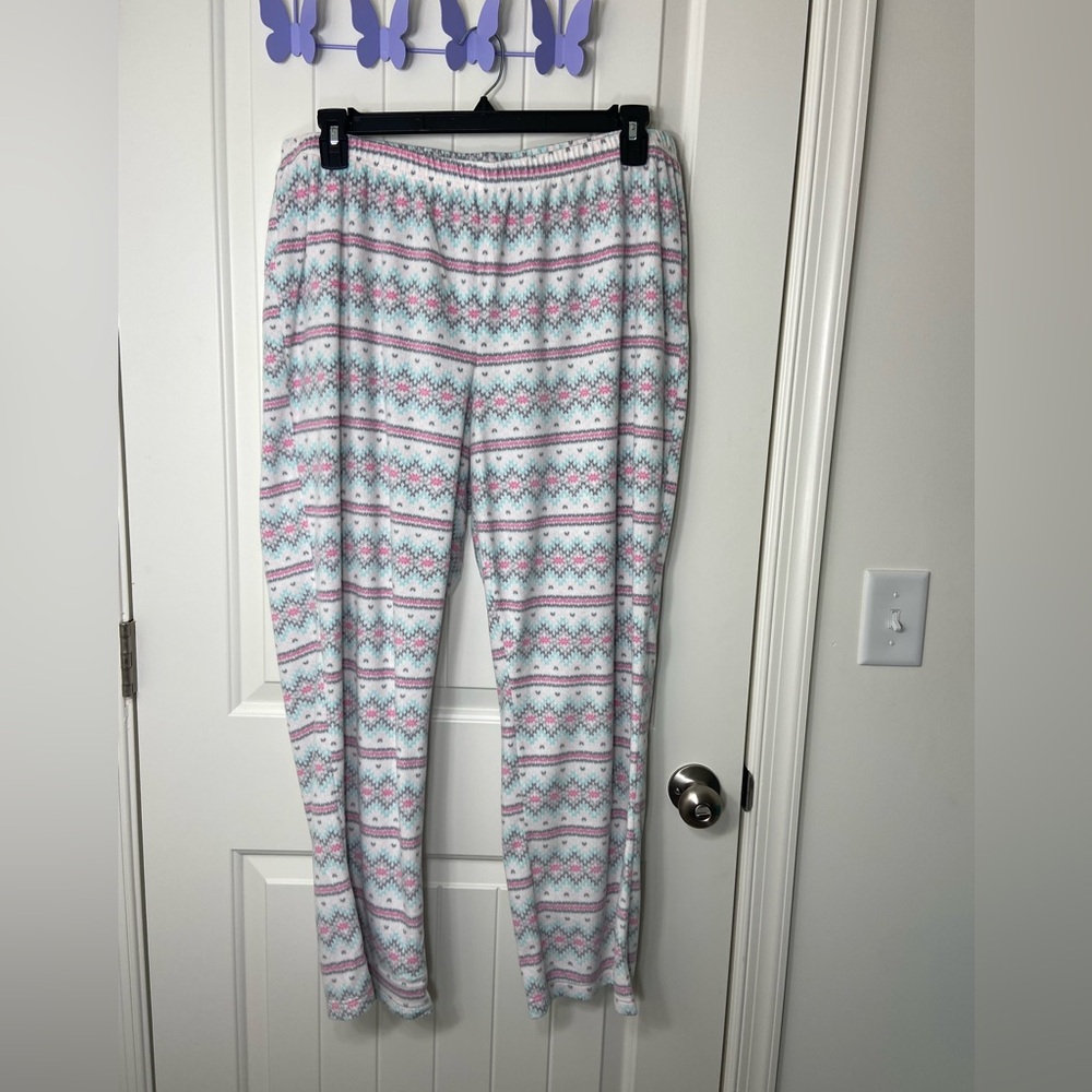 NWOT Croft & Barrow women’s white pink blue snowflake soft fleece pajama pants